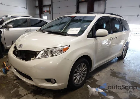 2016 Toyota Sienna Xle 8 Passenger from USA, damaged, VIN 5TDYK3DCXGS736079